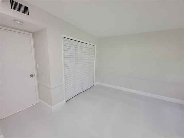 800 E CYPRESS Lane 202, Pompano Beach, FL 33069