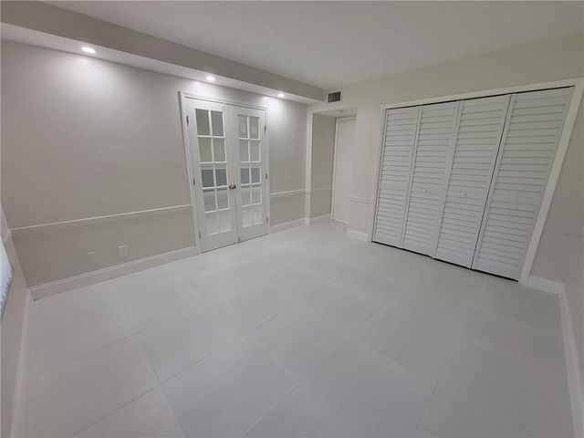 800 E CYPRESS Lane 202, Pompano Beach, FL 33069