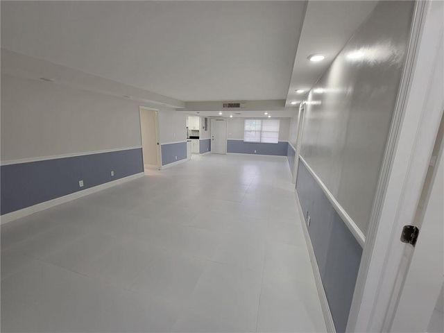 800 E CYPRESS Lane 202, Pompano Beach, FL 33069