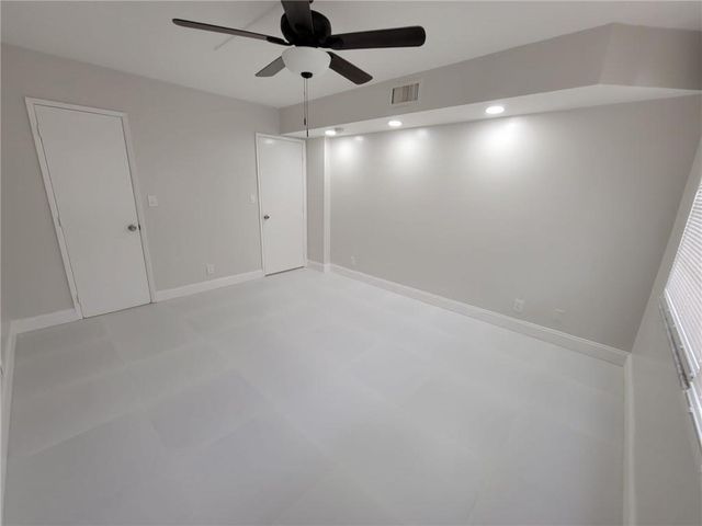 800 E CYPRESS Lane 202, Pompano Beach, FL 33069