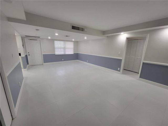 800 E CYPRESS Lane 202, Pompano Beach, FL 33069