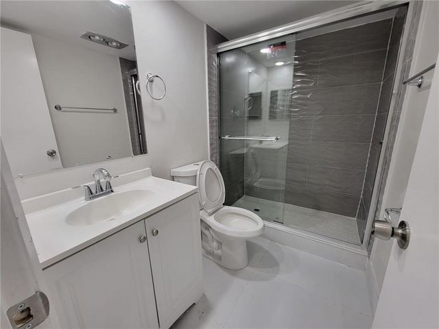 800 E CYPRESS Lane 202, Pompano Beach, FL 33069
