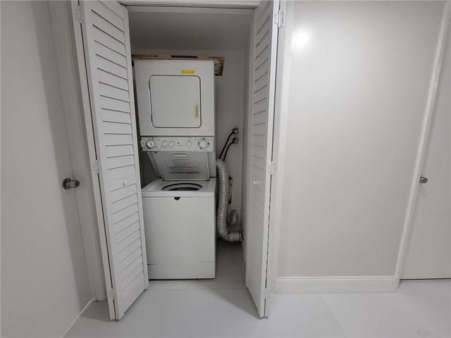 800 E CYPRESS Lane 202, Pompano Beach, FL 33069
