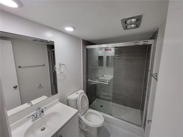 800 E CYPRESS Lane 202, Pompano Beach, FL 33069