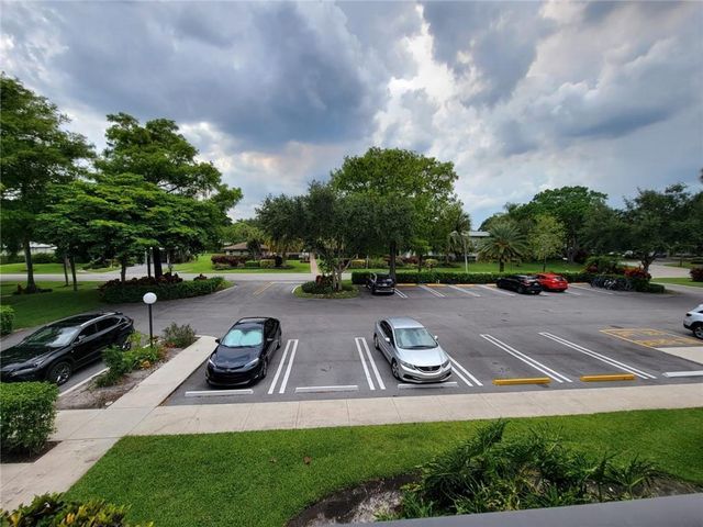 800 E CYPRESS Lane 202, Pompano Beach, FL 33069