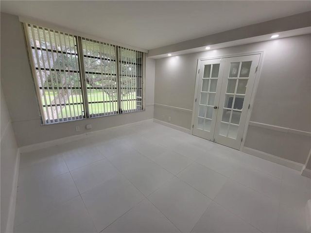 800 E CYPRESS Lane 202, Pompano Beach, FL 33069