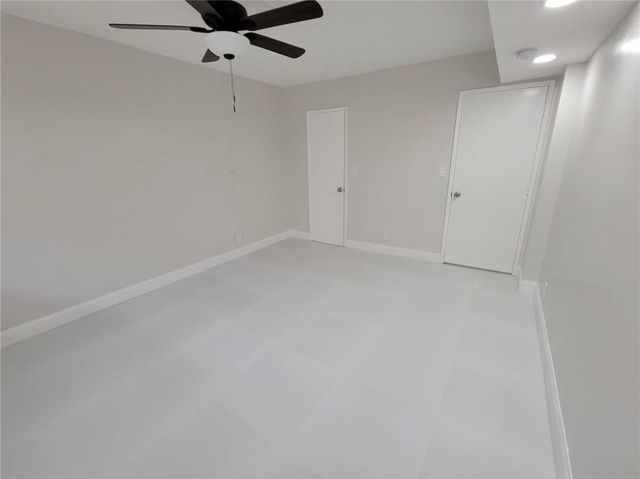 800 E CYPRESS Lane 202, Pompano Beach, FL 33069