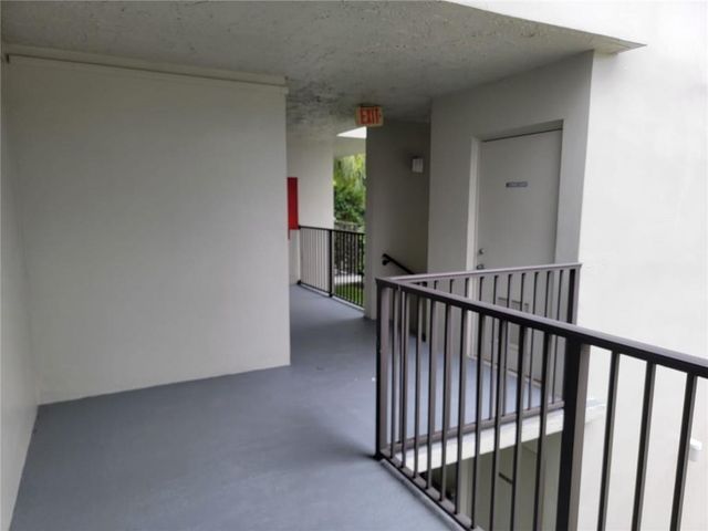 800 E CYPRESS Lane 202, Pompano Beach, FL 33069