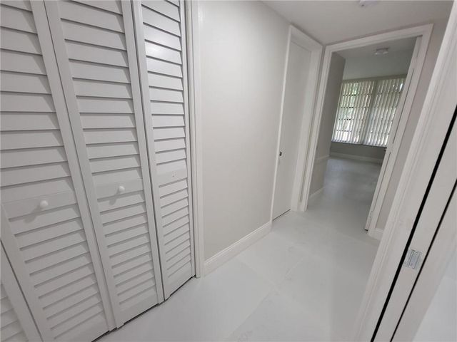 800 E CYPRESS Lane 202, Pompano Beach, FL 33069