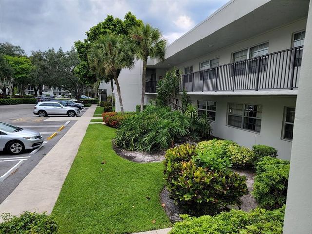800 E CYPRESS Lane 202, Pompano Beach, FL 33069