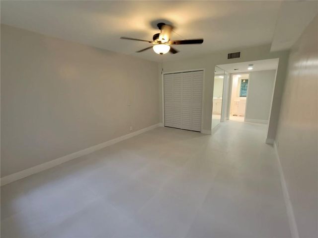 800 E CYPRESS Lane 202, Pompano Beach, FL 33069