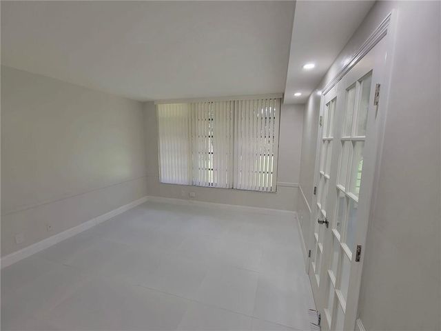 800 E CYPRESS Lane 202, Pompano Beach, FL 33069