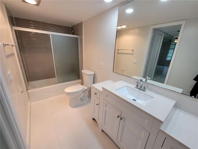 800 E CYPRESS Lane 202, Pompano Beach, FL 33069