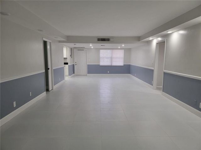 800 E CYPRESS Lane 202, Pompano Beach, FL 33069