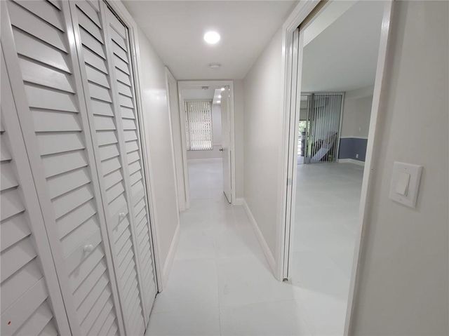 800 E CYPRESS Lane 202, Pompano Beach, FL 33069