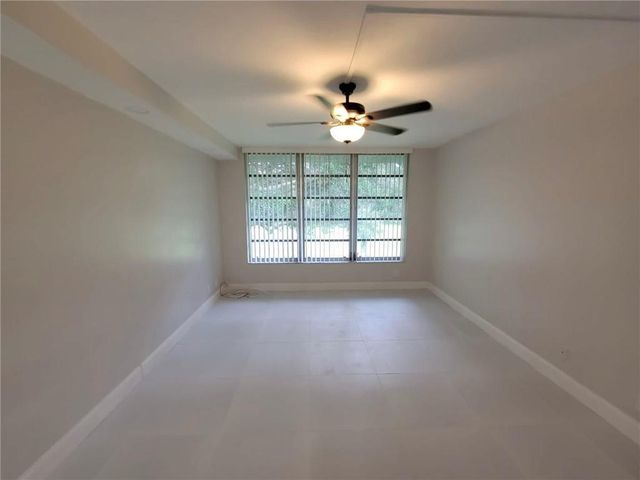 800 E CYPRESS Lane 202, Pompano Beach, FL 33069