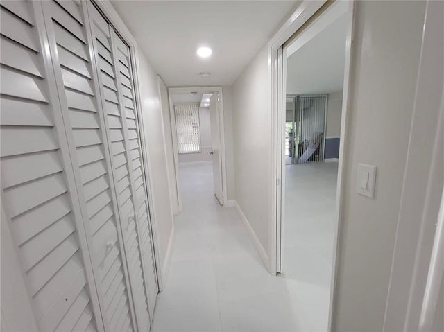 800 E CYPRESS Lane 202, Pompano Beach, FL 33069