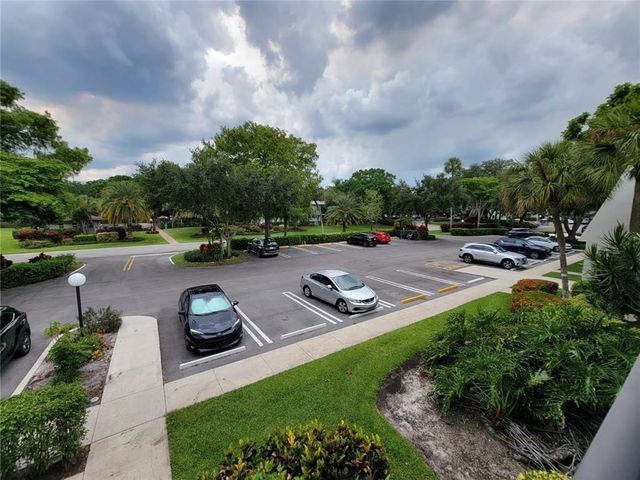 800 E CYPRESS Lane 202, Pompano Beach, FL 33069