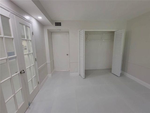 800 E CYPRESS Lane 202, Pompano Beach, FL 33069
