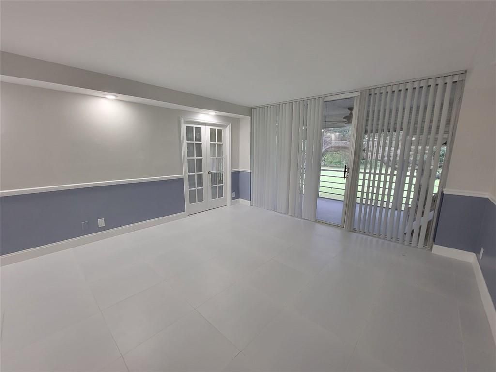 800 E CYPRESS Lane 202, Pompano Beach, FL 33069