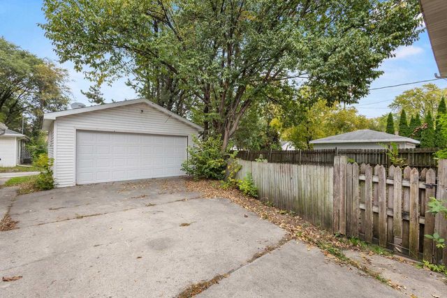 856 JAMES STREET, Green Bay, WI 54303