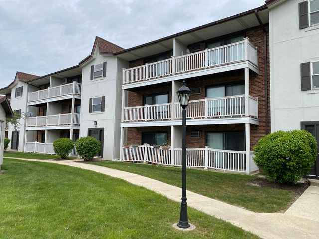 185 Gregory Street 10, Aurora, IL 60504
