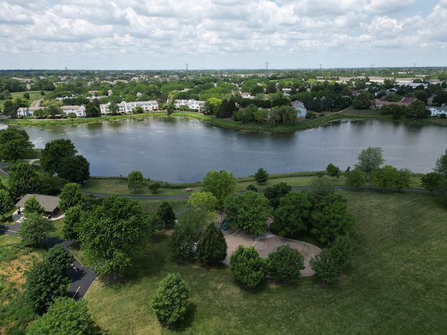 185 Gregory Street 10, Aurora, IL 60504
