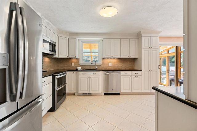 12 Albion Road, Billerica, MA 01821