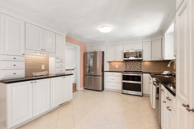 12 Albion Road, Billerica, MA 01821