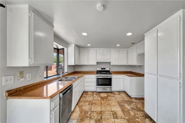 2101 Dallin Street, Lancaster, CA 93536