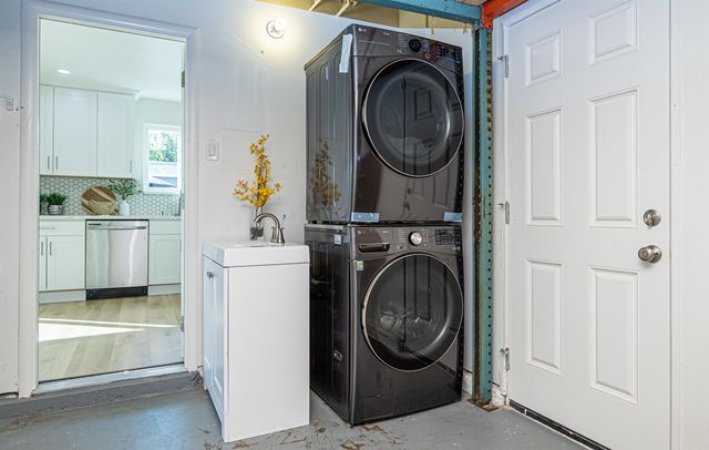 1952 Shoreview Ave, San Mateo, CA 94401