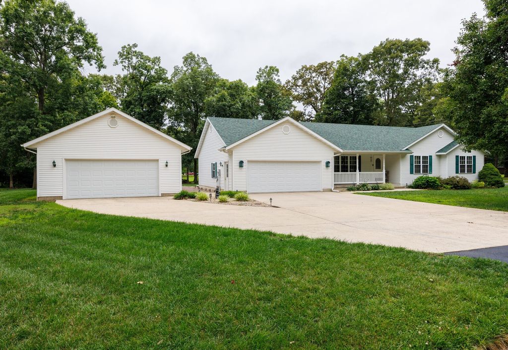 Image 1 of property listing at 3608 Andrews Court, Salem, IL 62881