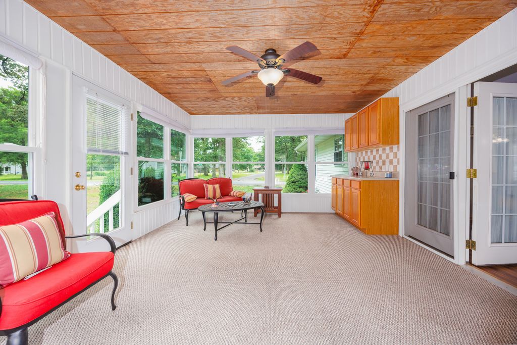 Image 15 of property listing at 3608 Andrews Court, Salem, IL 62881