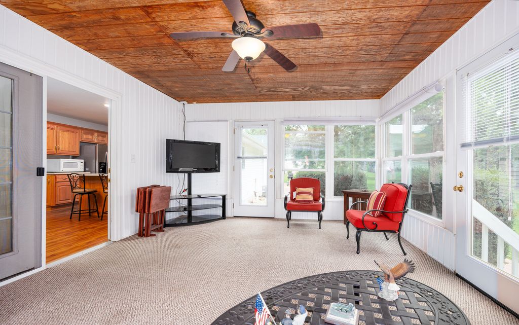Image 16 of property listing at 3608 Andrews Court, Salem, IL 62881