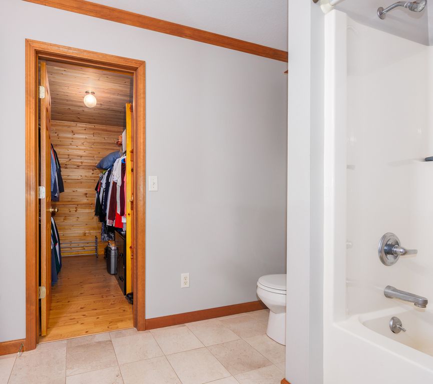 Image 18 of property listing at 3608 Andrews Court, Salem, IL 62881
