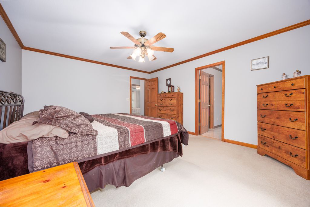 Image 19 of property listing at 3608 Andrews Court, Salem, IL 62881