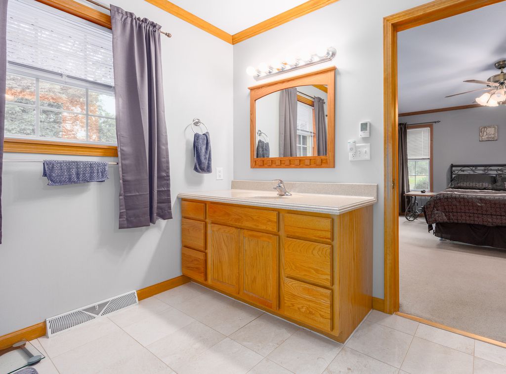 Image 20 of property listing at 3608 Andrews Court, Salem, IL 62881