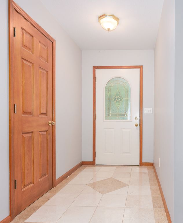 Image 3 of property listing at 3608 Andrews Court, Salem, IL 62881