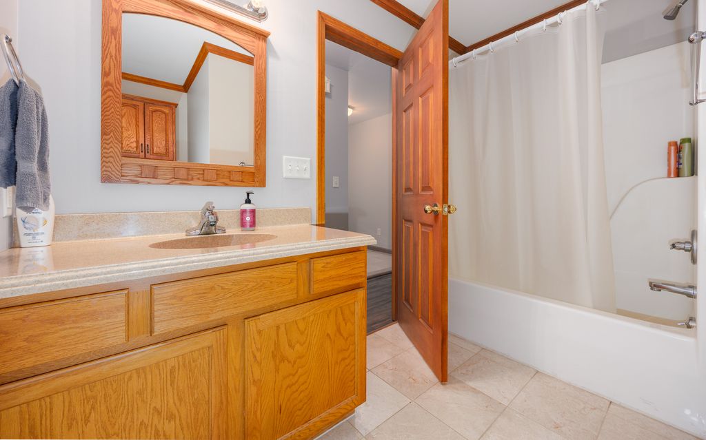 Image 25 of property listing at 3608 Andrews Court, Salem, IL 62881