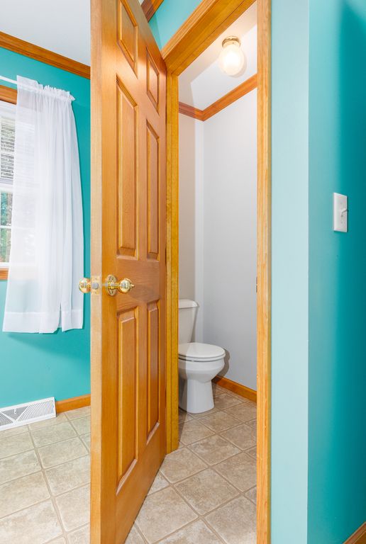 Image 28 of property listing at 3608 Andrews Court, Salem, IL 62881