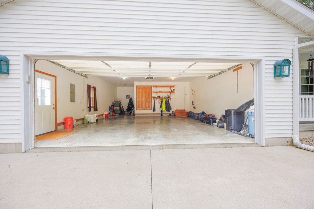 Image 29 of property listing at 3608 Andrews Court, Salem, IL 62881
