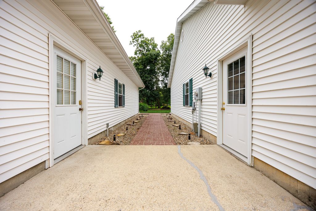 Image 30 of property listing at 3608 Andrews Court, Salem, IL 62881