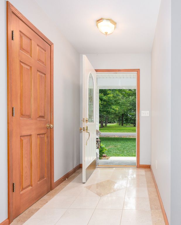 Image 4 of property listing at 3608 Andrews Court, Salem, IL 62881