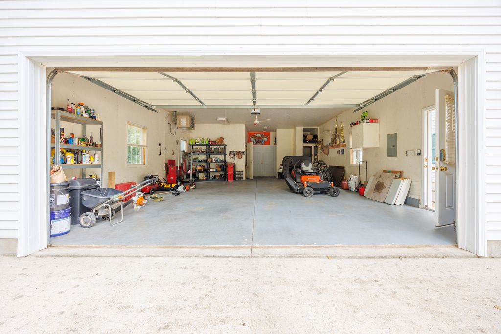 Image 31 of property listing at 3608 Andrews Court, Salem, IL 62881