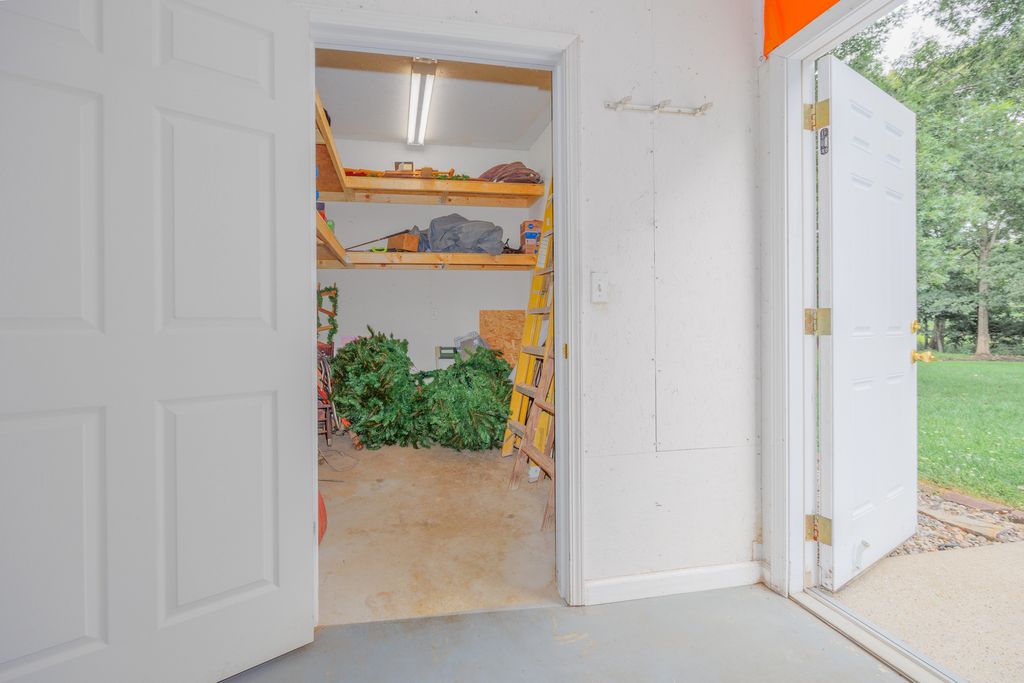 Image 32 of property listing at 3608 Andrews Court, Salem, IL 62881