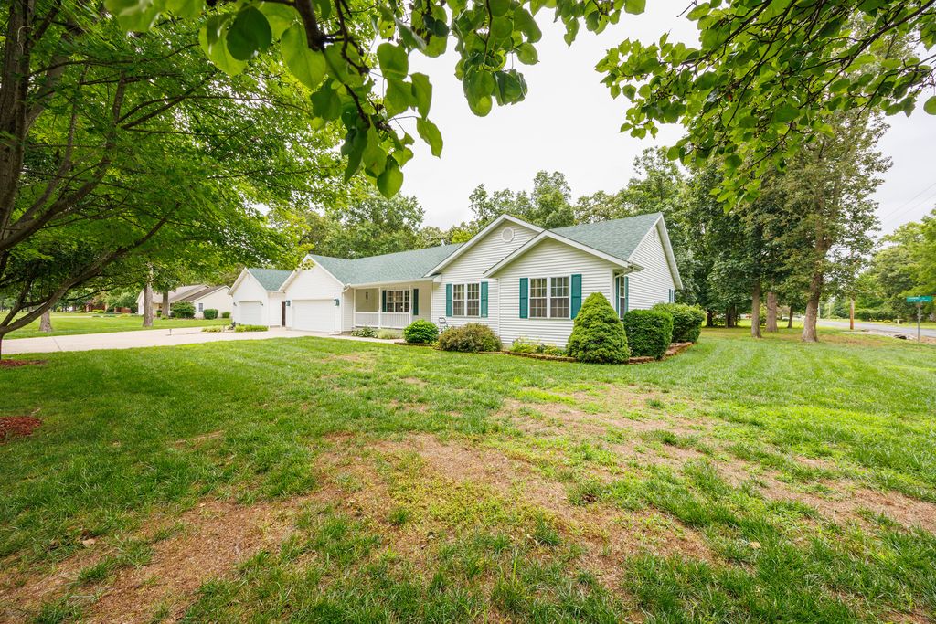 Image 37 of property listing at 3608 Andrews Court, Salem, IL 62881