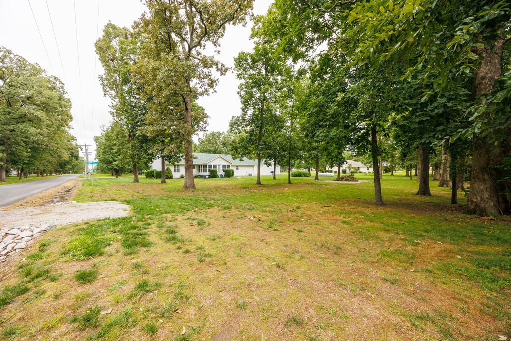 Image 38 of property listing at 3608 Andrews Court, Salem, IL 62881