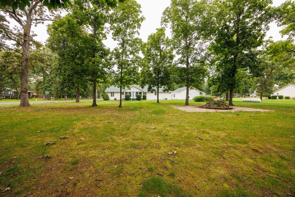 Image 40 of property listing at 3608 Andrews Court, Salem, IL 62881