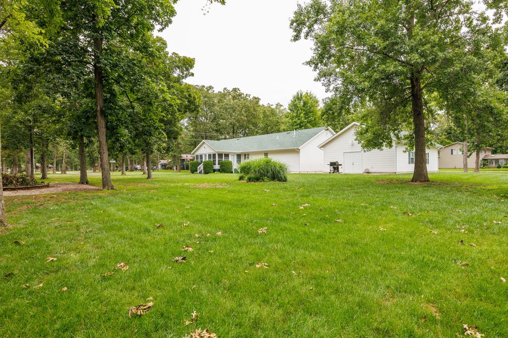 Image 41 of property listing at 3608 Andrews Court, Salem, IL 62881
