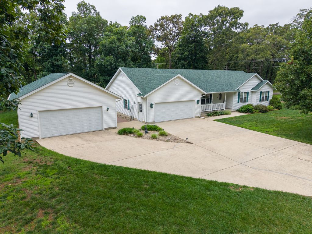 Image 43 of property listing at 3608 Andrews Court, Salem, IL 62881
